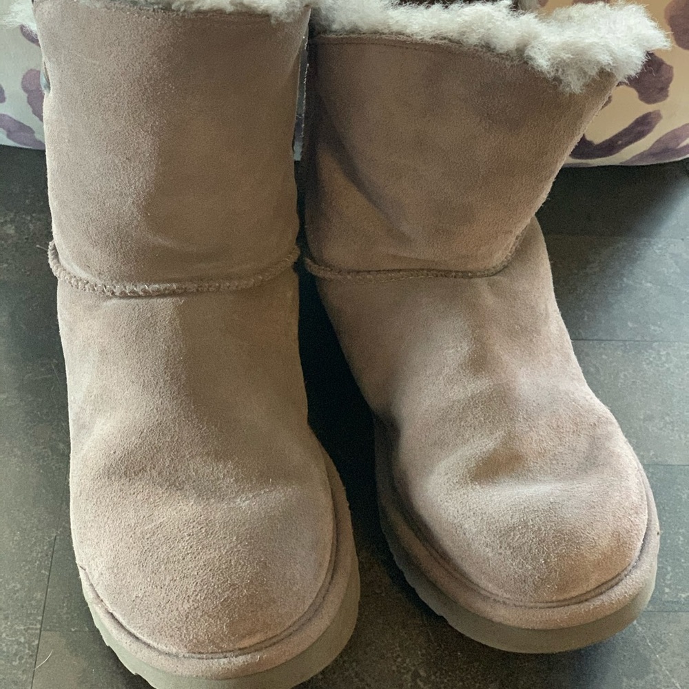 UGG BOOTS